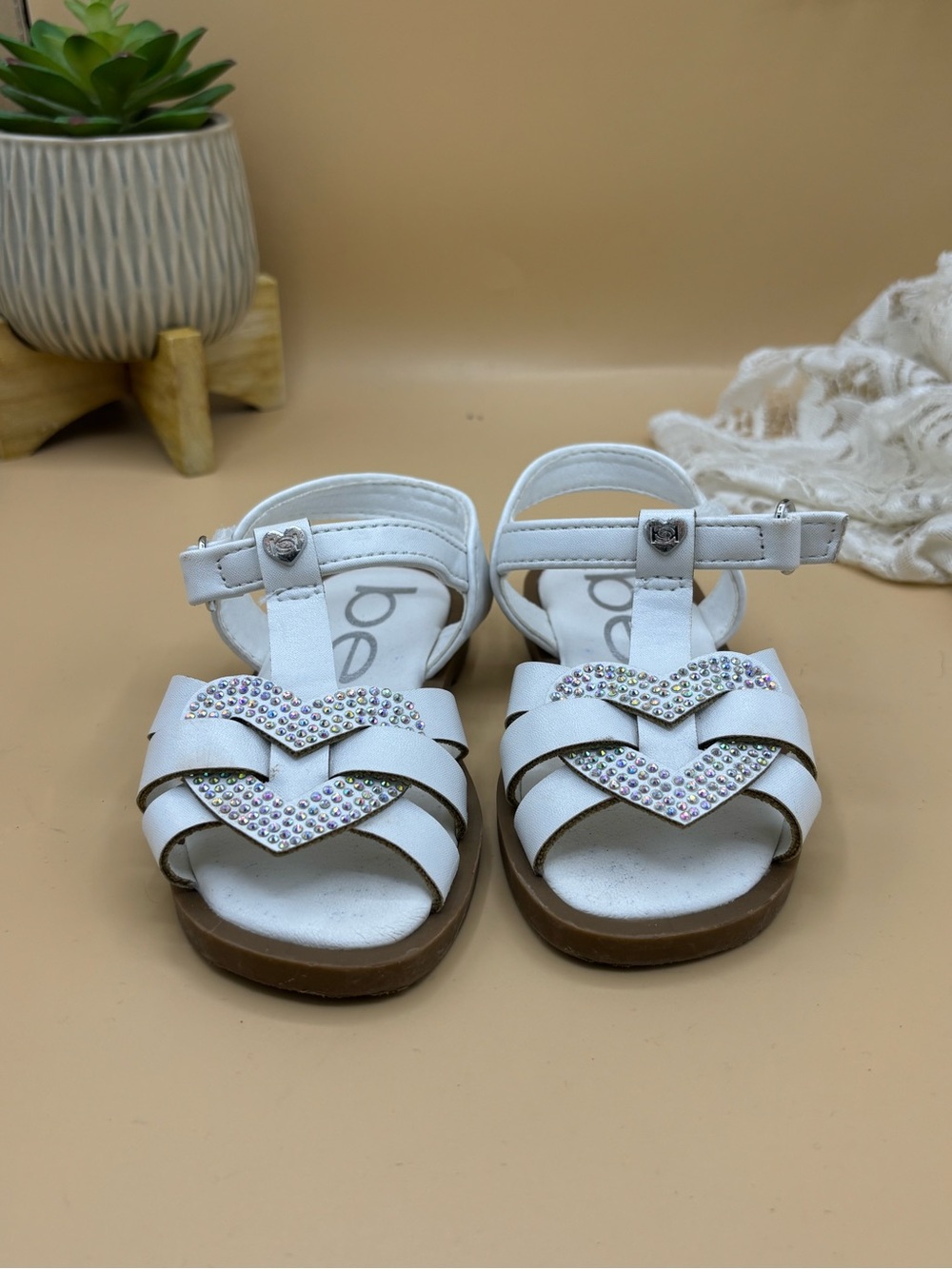 bebe Girls Size 7 White Rhinestone Heart Sandals Dress Shoes Sparkle